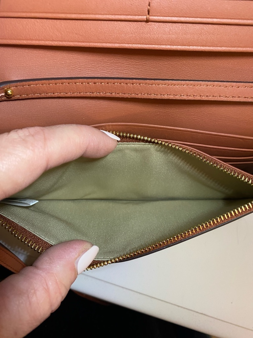 MCM Diamond Chain Wallet In Calfskin - Picture 11 of 11